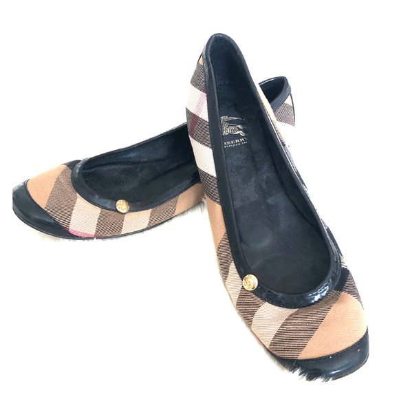 Beautiful Burberry flats! - Picture 1 of 5
